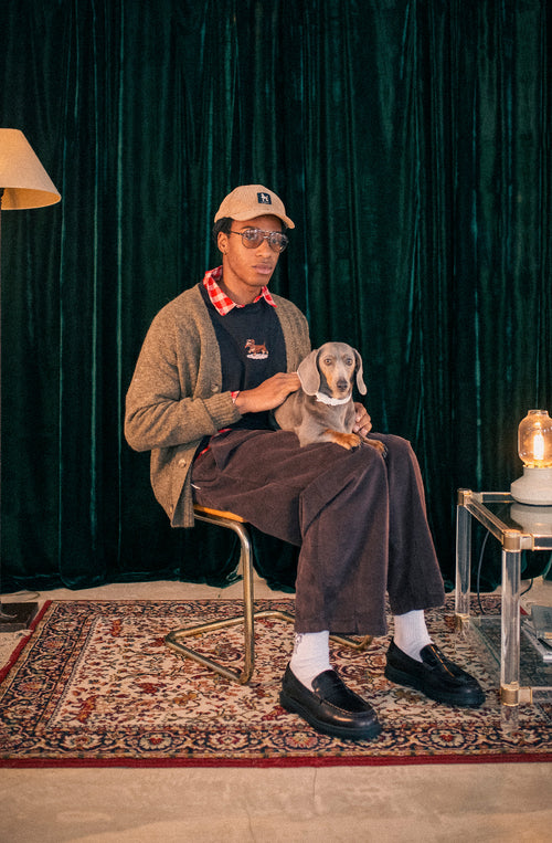 Schwarzes T-Shirt mit Dackel-Motiv