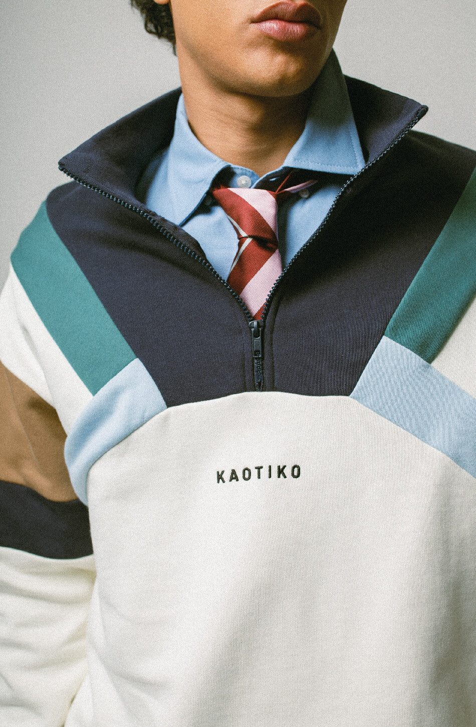 Aleck elfenbein/marineblaues Sweatshirt