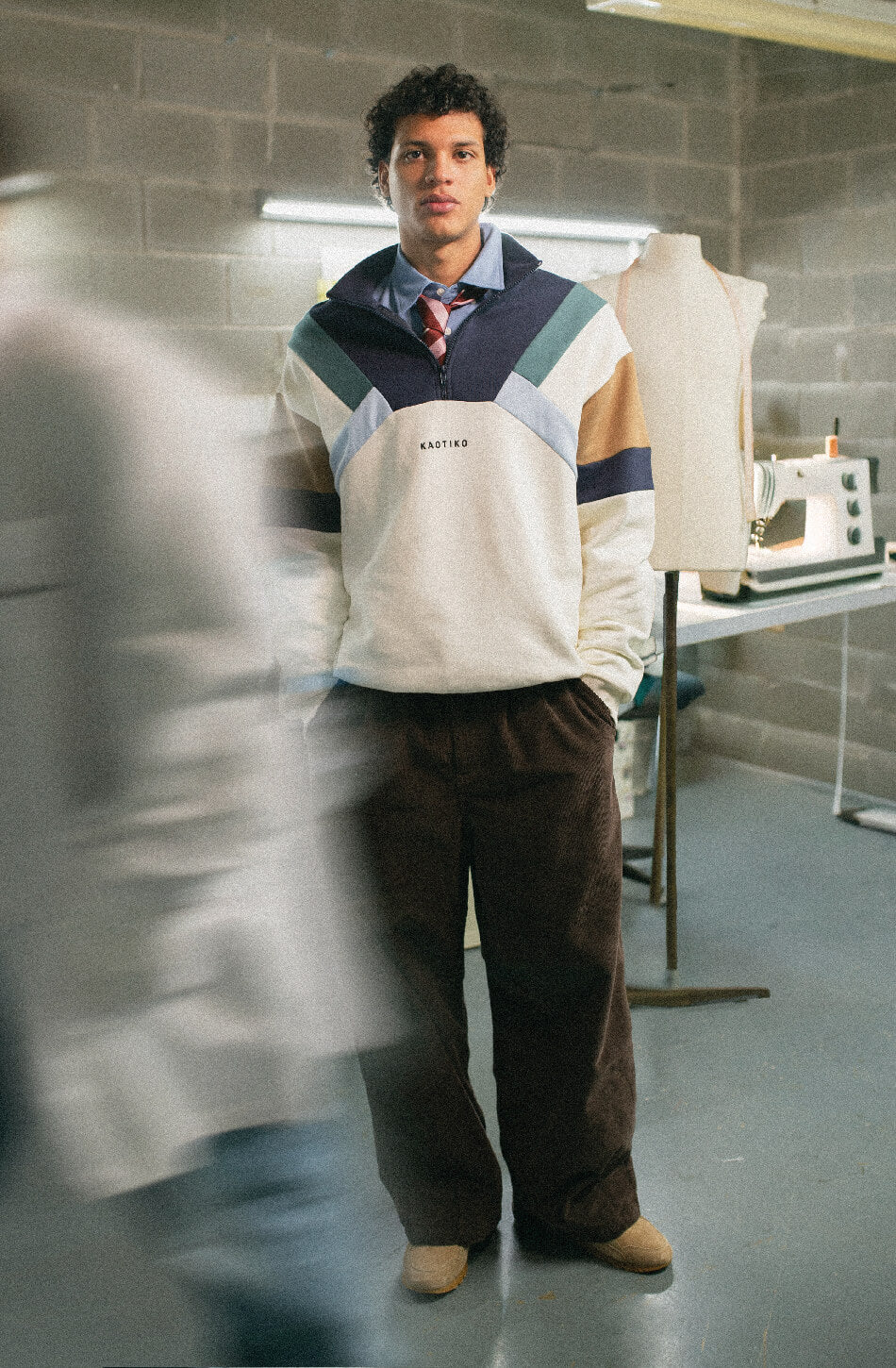 Aleck elfenbein/marineblaues Sweatshirt
