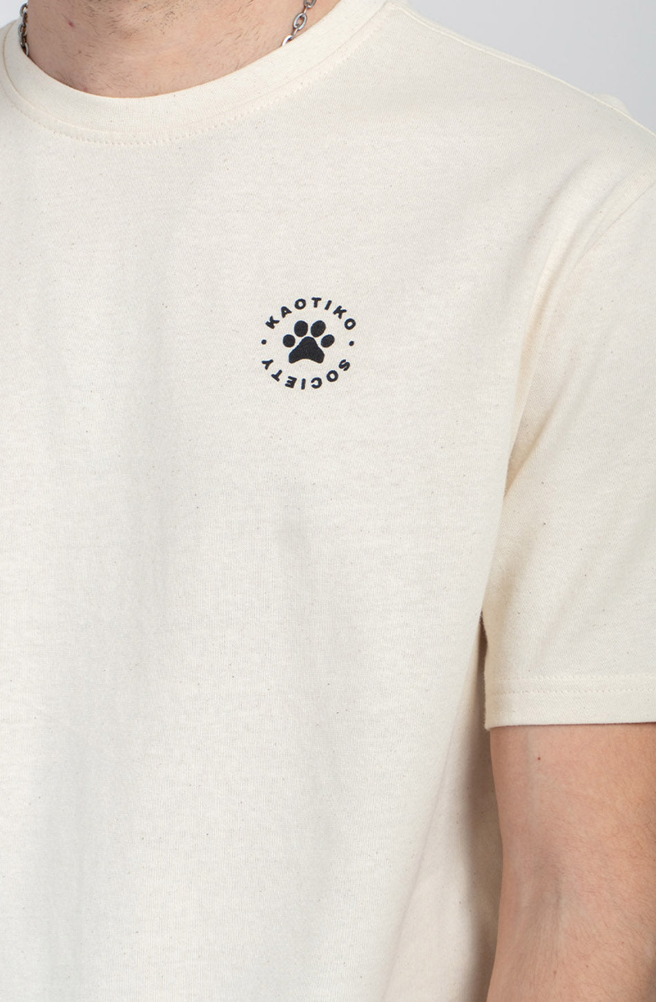 Holiday Upgrade Bio-Baumwoll-T-Shirt in Elfenbein
