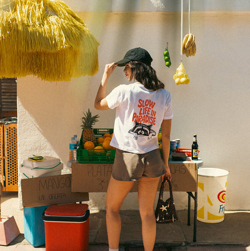 Weißes T-Shirt „Slow Life Paradise“