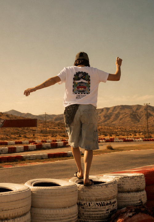 Das weiße Bio-Baumwoll-T-Shirt „The Last Road Trip“