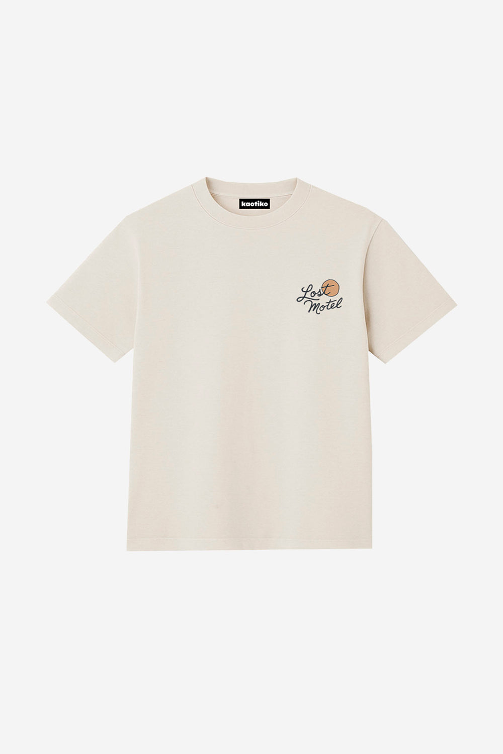 Camiseta Lost Motel Kaotiko BCN color ivory de algodón orgánico con gráfico frontal estilo motel vintage y fit regular.