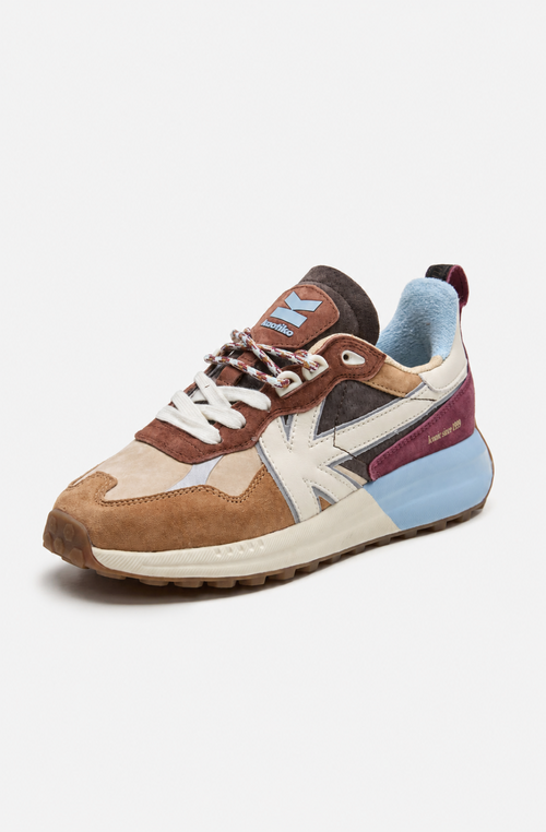 Zapatillas Detroit Multi Suede Tan en ante y materiales combinados, con detalles camel, beige, marrón, burdeos y azul.