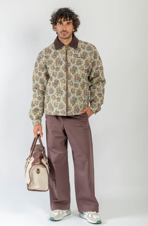 Chaqueta Belle Époque Tapestry con estampado floral multicolor, cuello marrón a contraste y cierre frontal de cremallera.