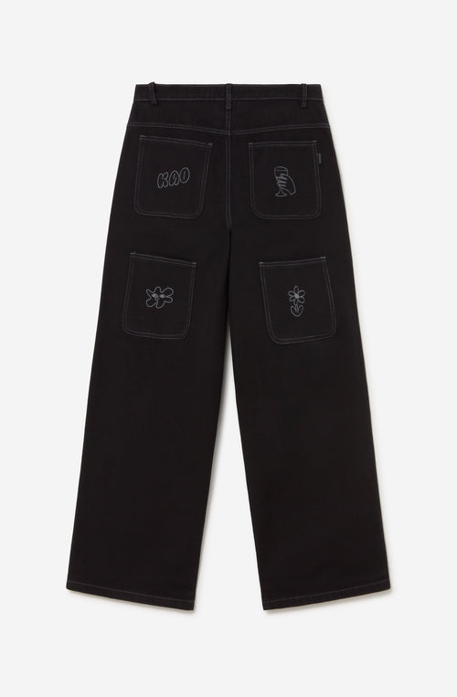 Pantalón unisex de denim negro con ilustraciones bordadas.