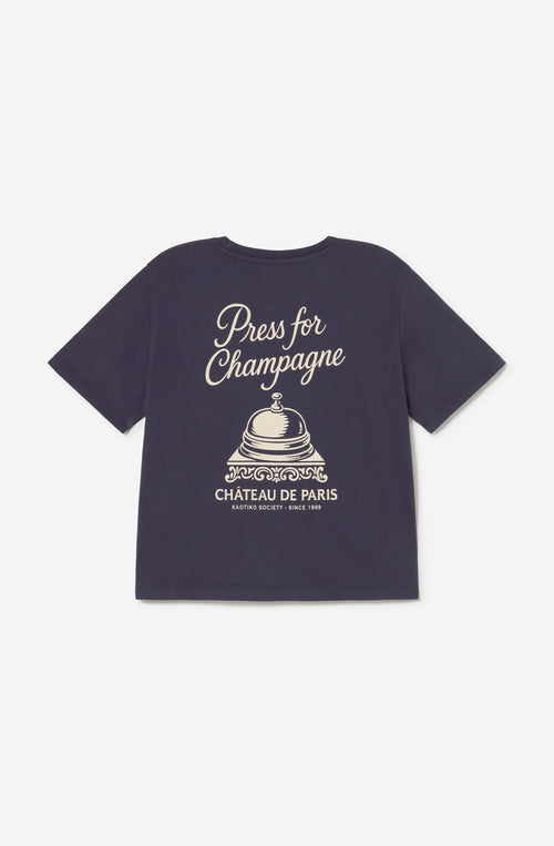 Camiseta Champagne Navy unisex con gráfico Press for Champagne inspirado en la estética parisina de Kaotiko BCN