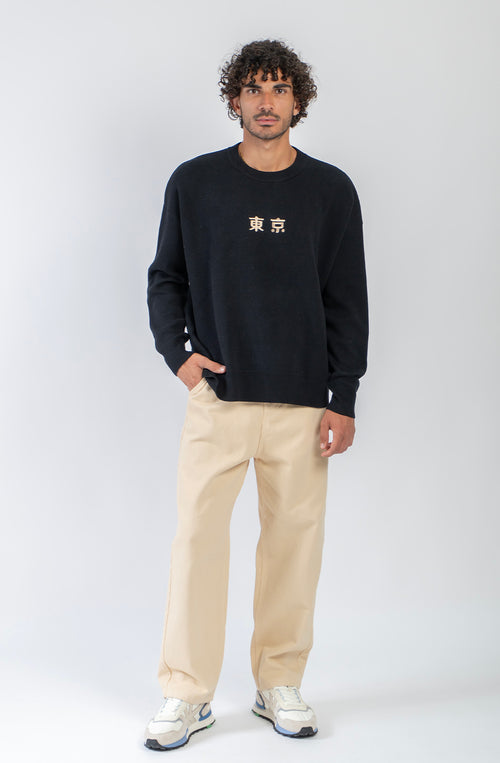 Jersey unisex de punto negro con detalle de caracteres japoneses en el pecho y gran jacquard de una rana con gráficos inspirados en Japón en la espalda.