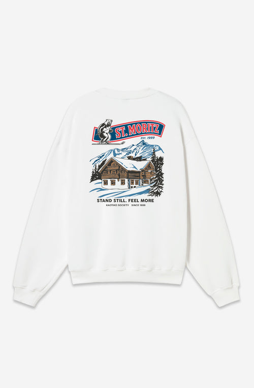 Sudadera blanca con pequeño gráfico St. Moritz y estampado trasero montaña Sudadera Crew Luxury White Overseize Kaotiko BCN.