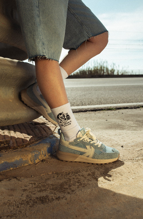 Zapatillas y calzado de estilo urbano.