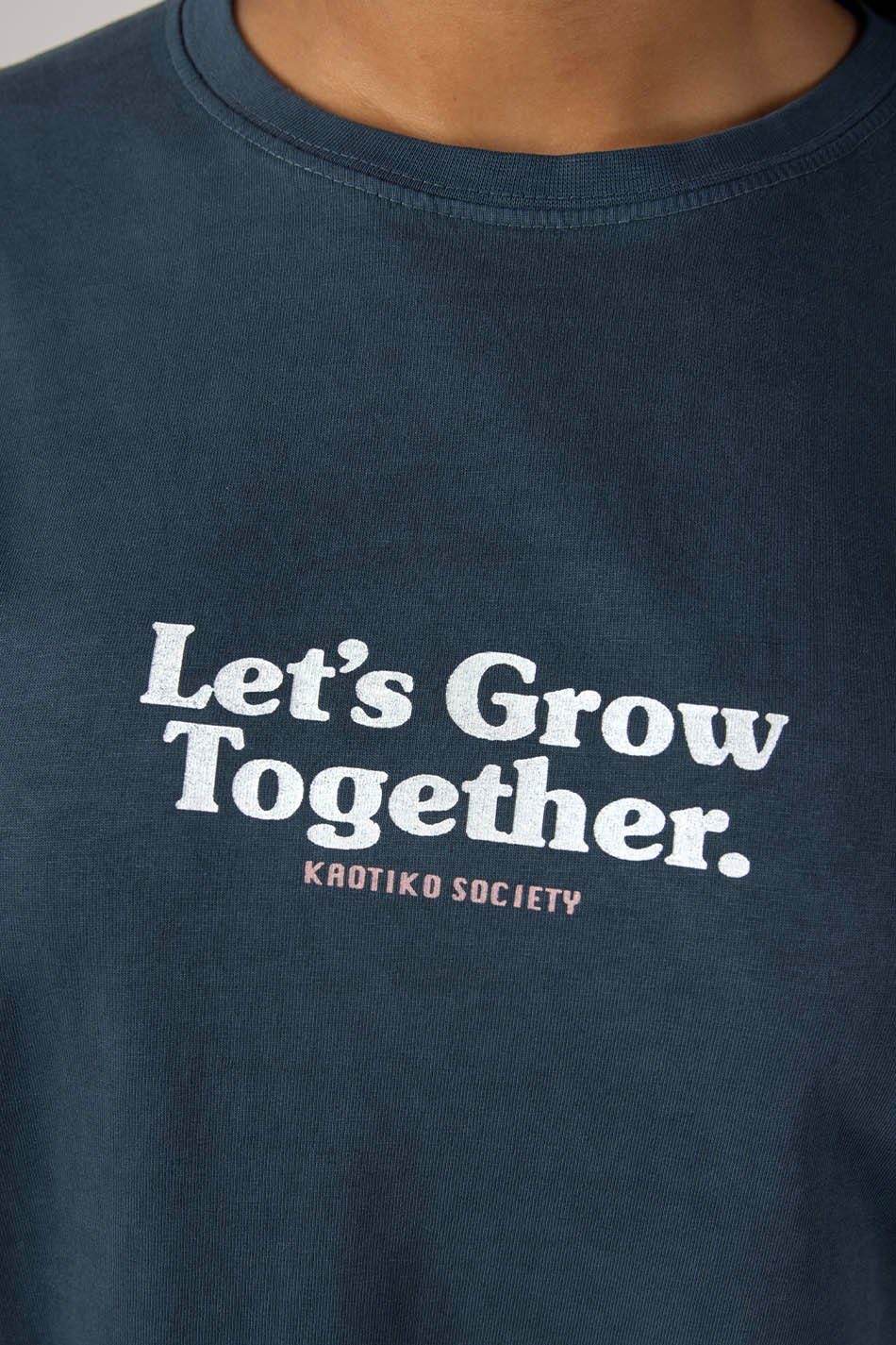 Let's Grow Washed T-Shirt in Dunkelblau