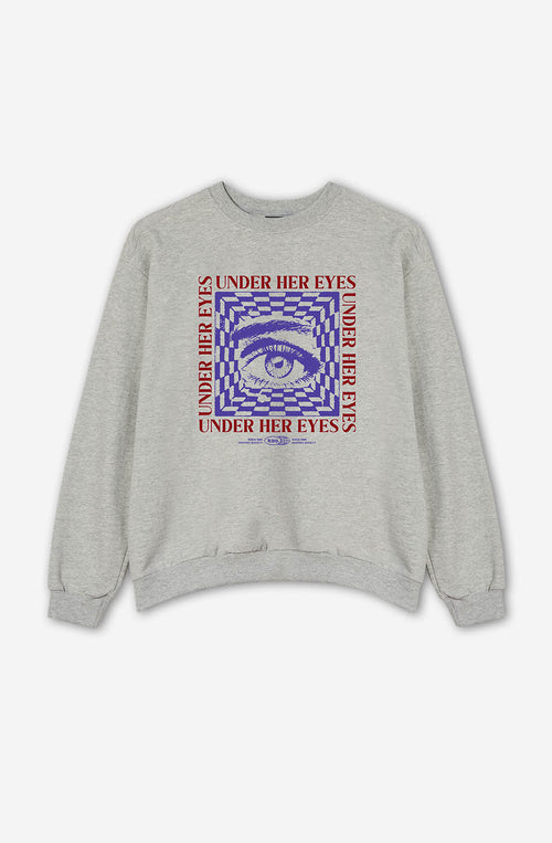 Unter ihren Augen graues Sweatshirt
