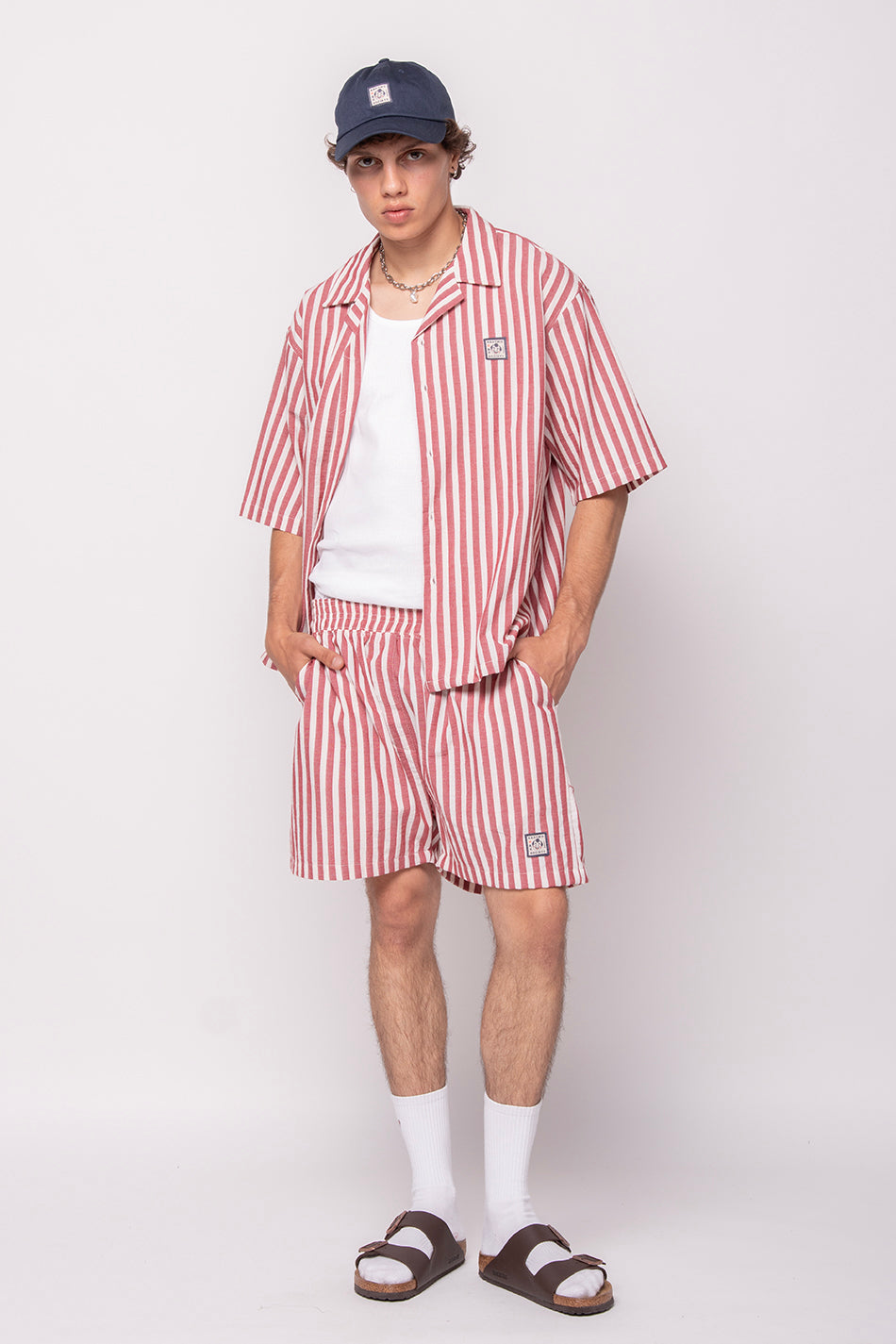 Rotes, elfenbeinfarbenes Sumo-Shirt mit Streifen