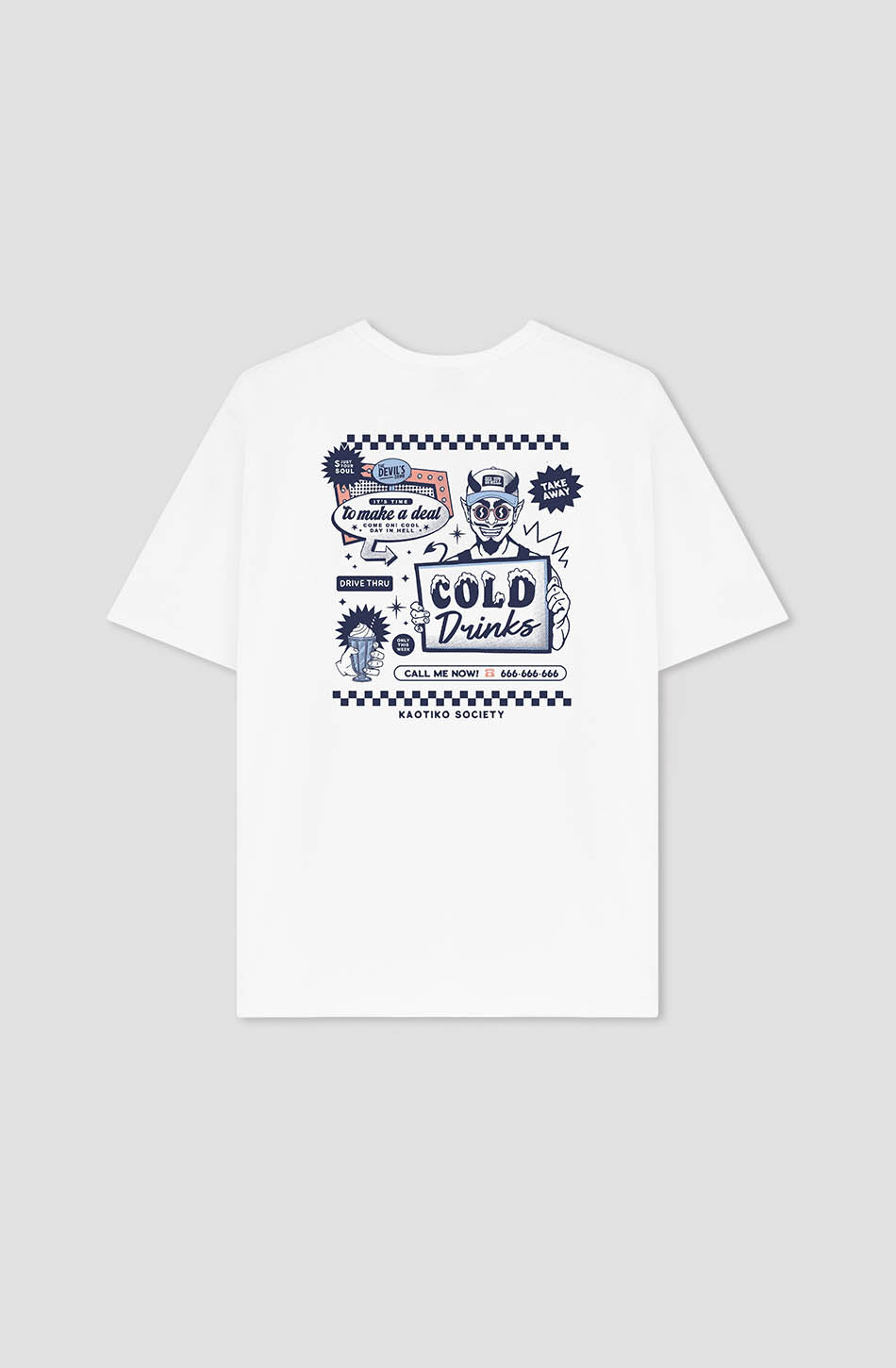 Weißes T-Shirt aus Bio-Baumwolle mit kaltem Getränk