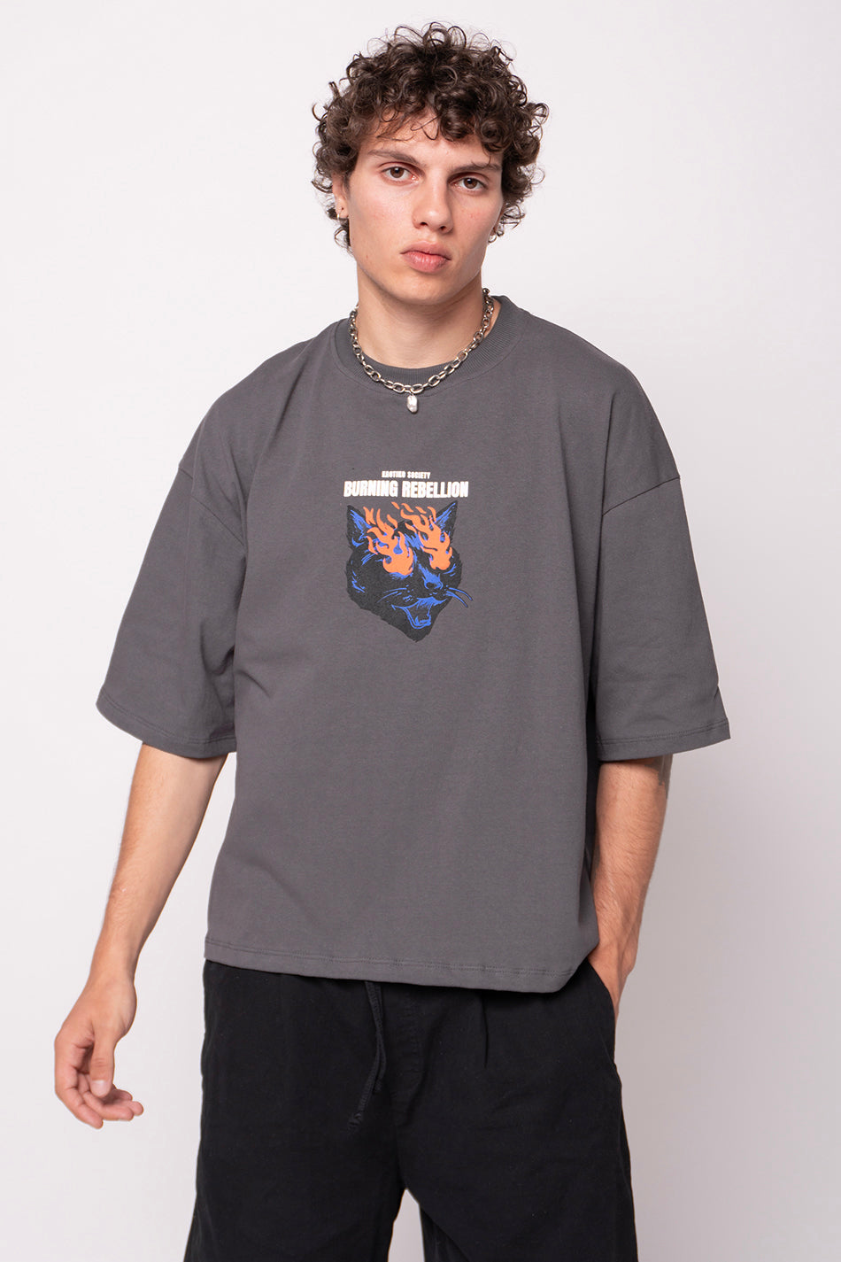 Camiseta Cropped Burning Rebellion Gray