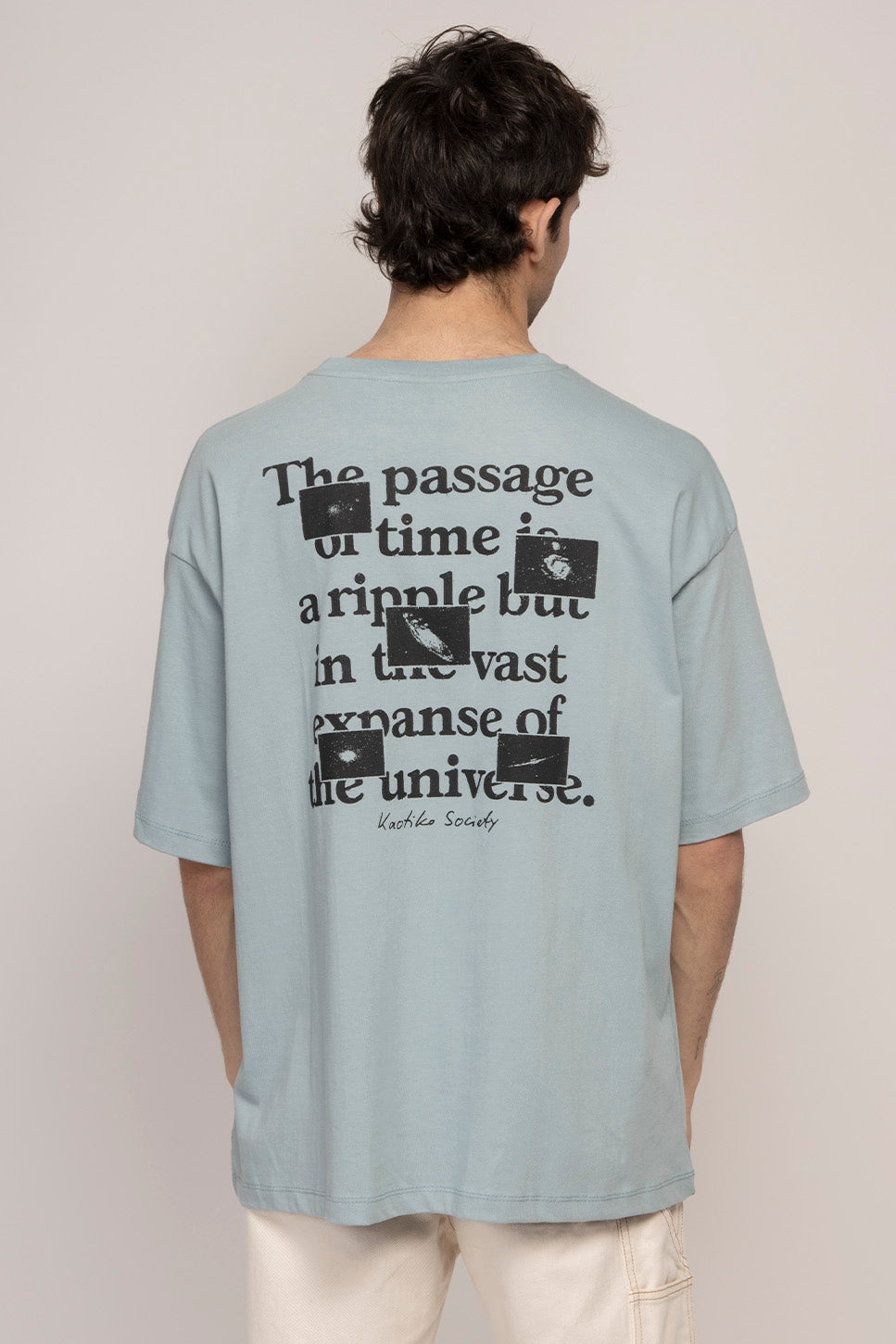T-Shirt mit Zitat „Universe“ aus Stahl