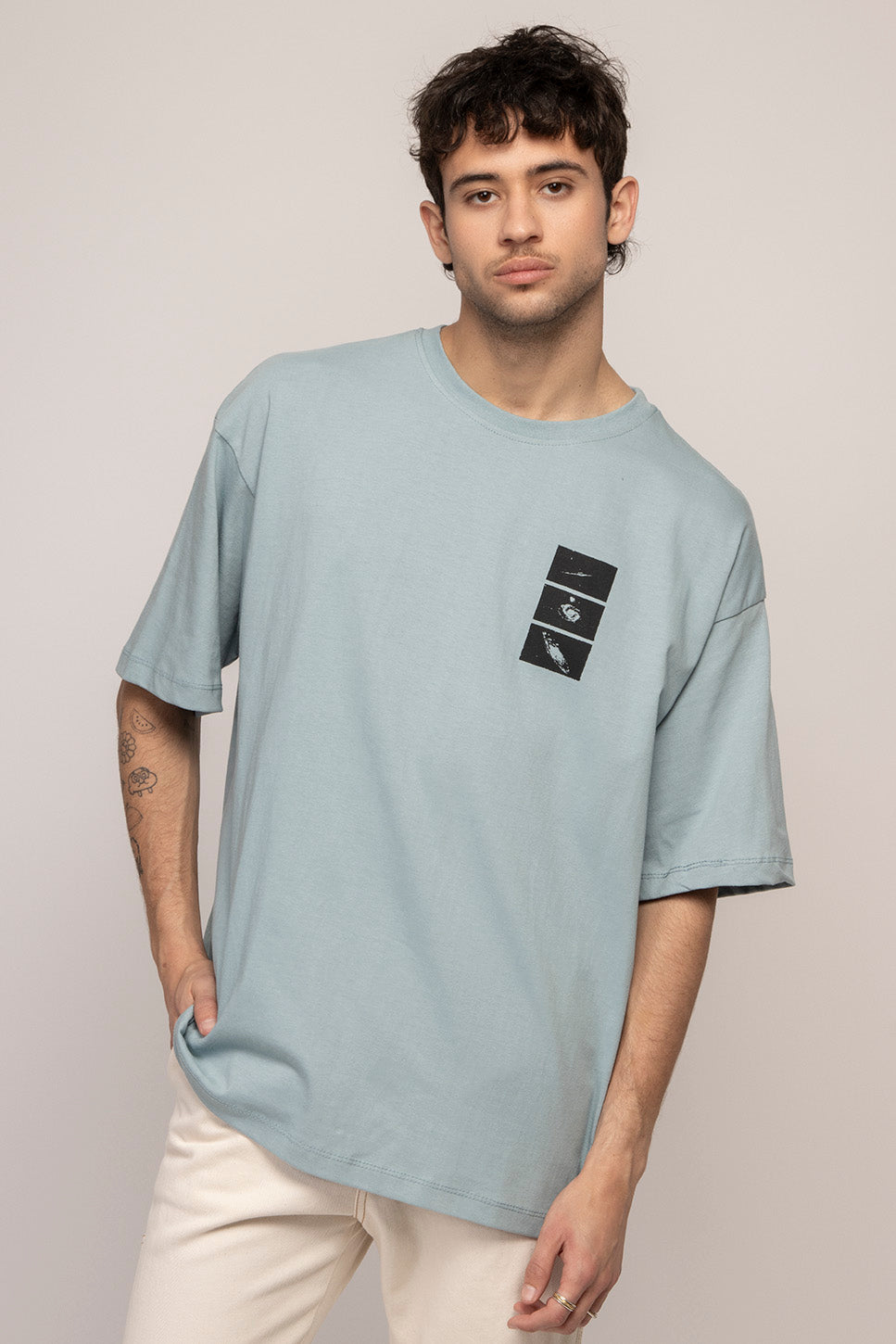 T-Shirt mit Zitat „Universe“ aus Stahl