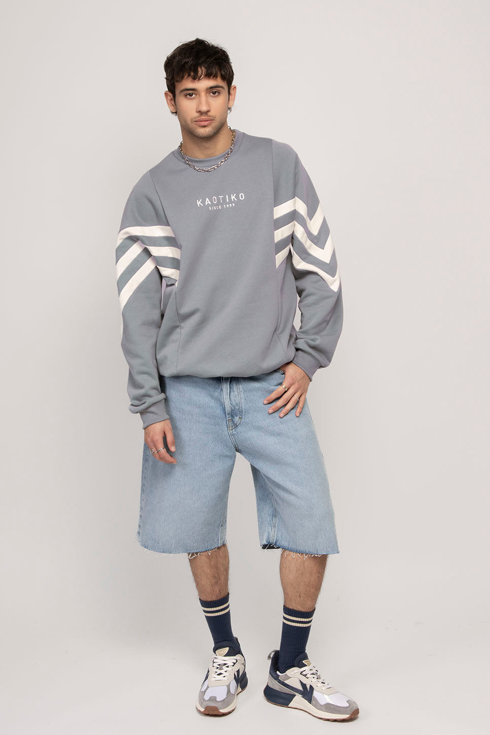 Chad Hellblaues / Elfenbeinfarbenes Sweatshirt