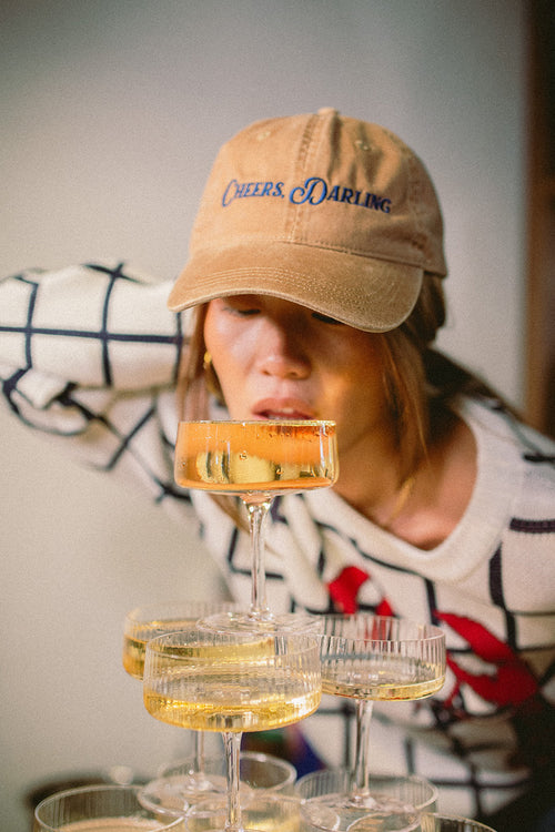 Bio-Cap „Cheers Darling“ in verwaschenem Dunkelkamel