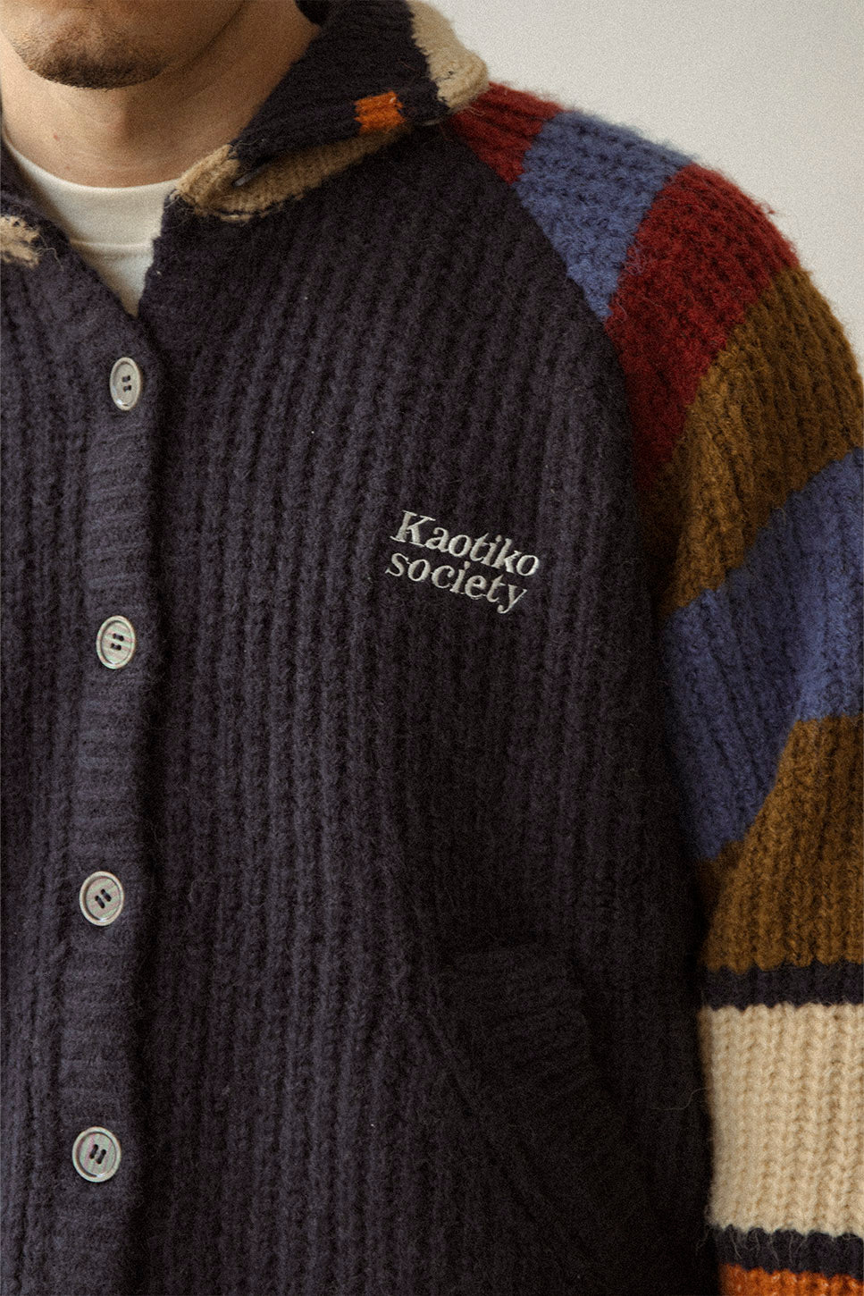 Marineblaue Jacke mit Indie-Streifen