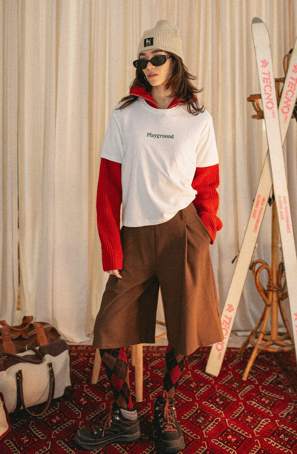 Gewaschenes weißes T-Shirt „Naughty Puppies“