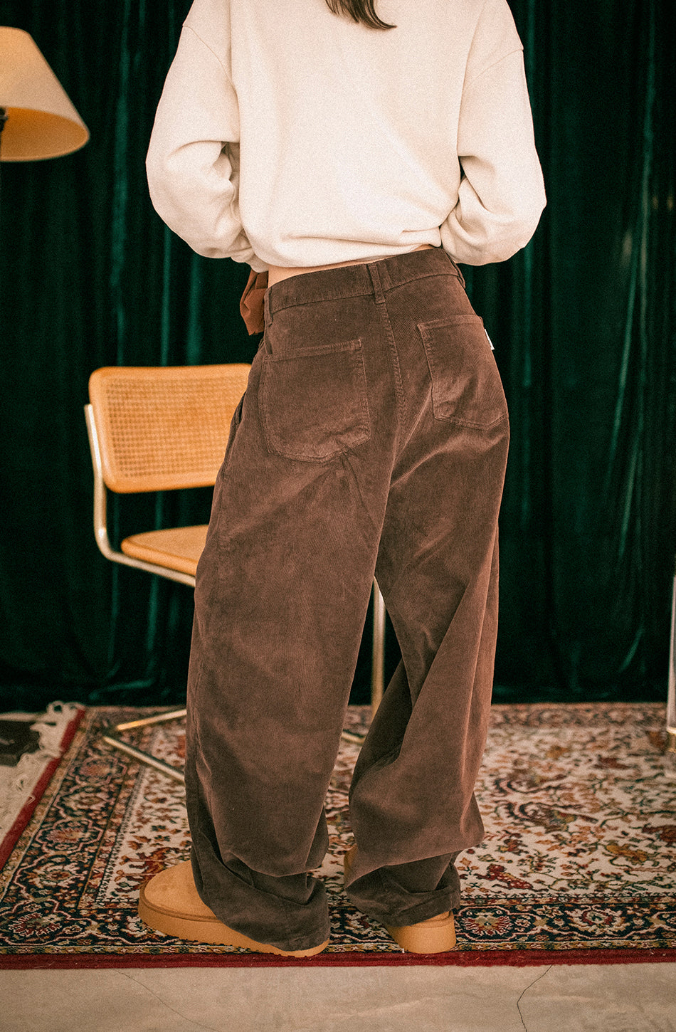 Braune Freedom-Hose mit weitem Bein