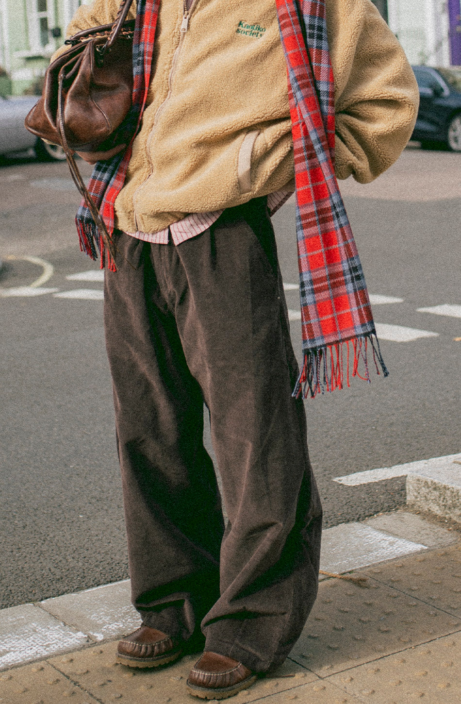 Braune Freedom-Hose mit weitem Bein