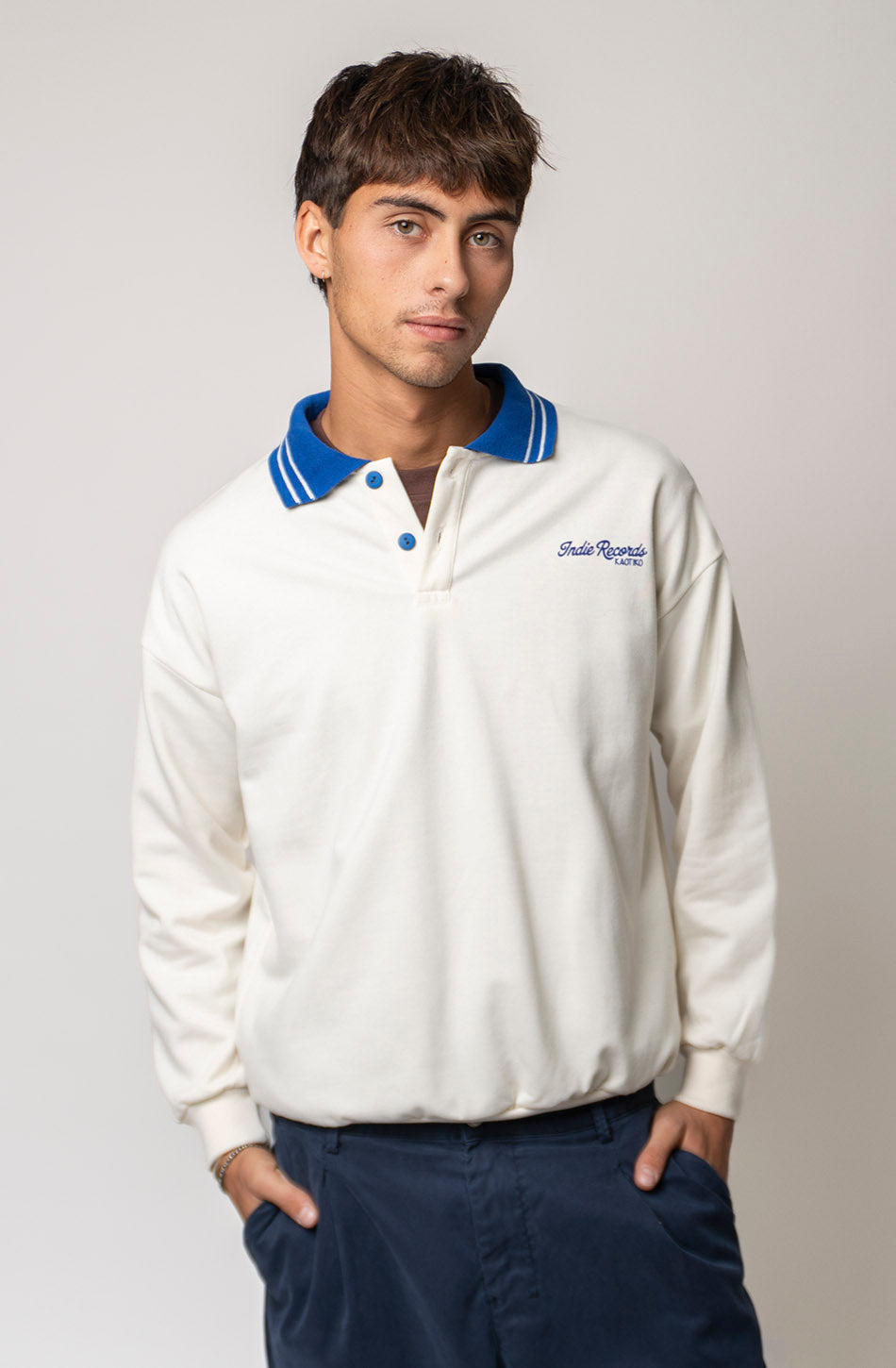 Nutton Indie Couple – Sweatshirt in Elfenbein/Marineblau