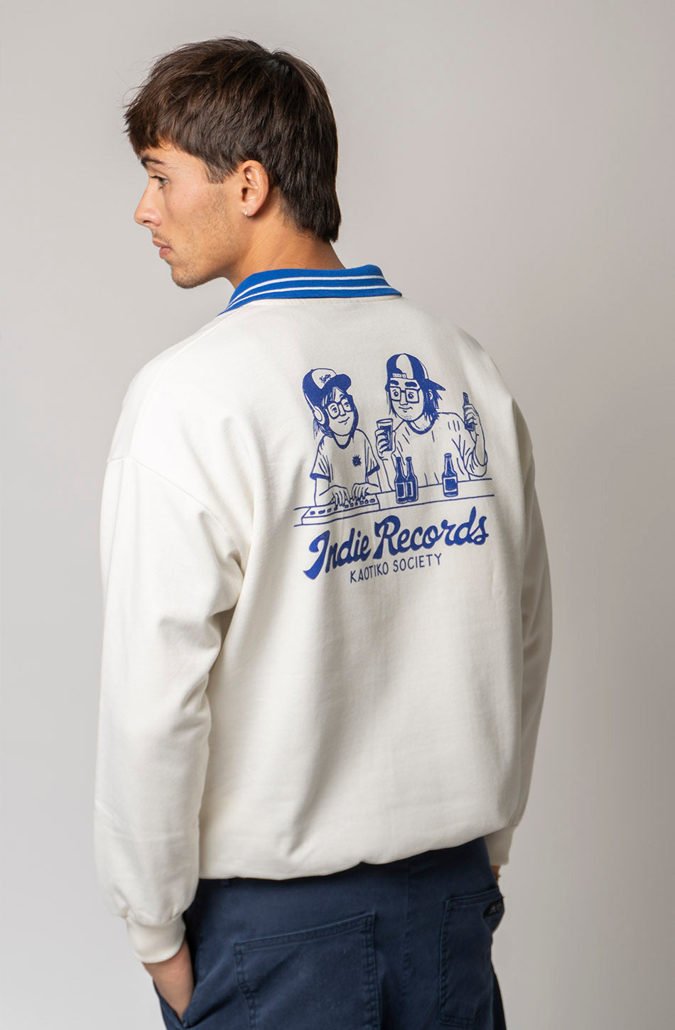 Nutton Indie Couple – Sweatshirt in Elfenbein/Marineblau