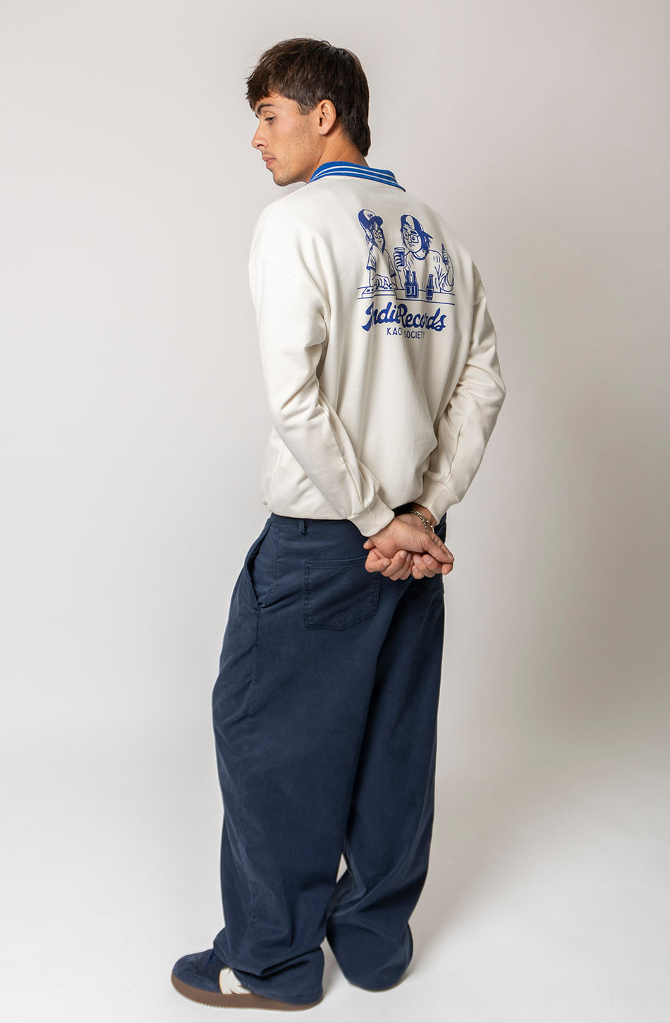 Nutton Indie Couple – Sweatshirt in Elfenbein/Marineblau