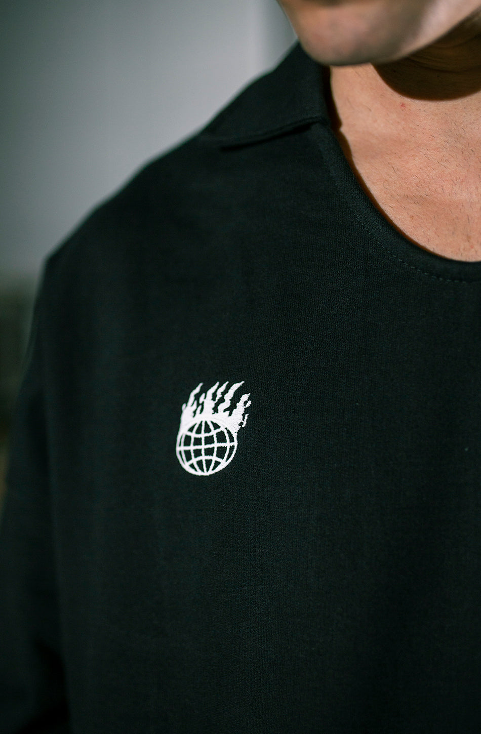 Chaos World Schwarzes Sweatshirt