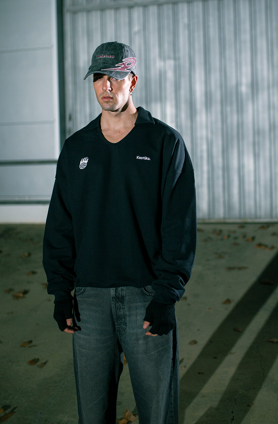 Chaos World Schwarzes Sweatshirt