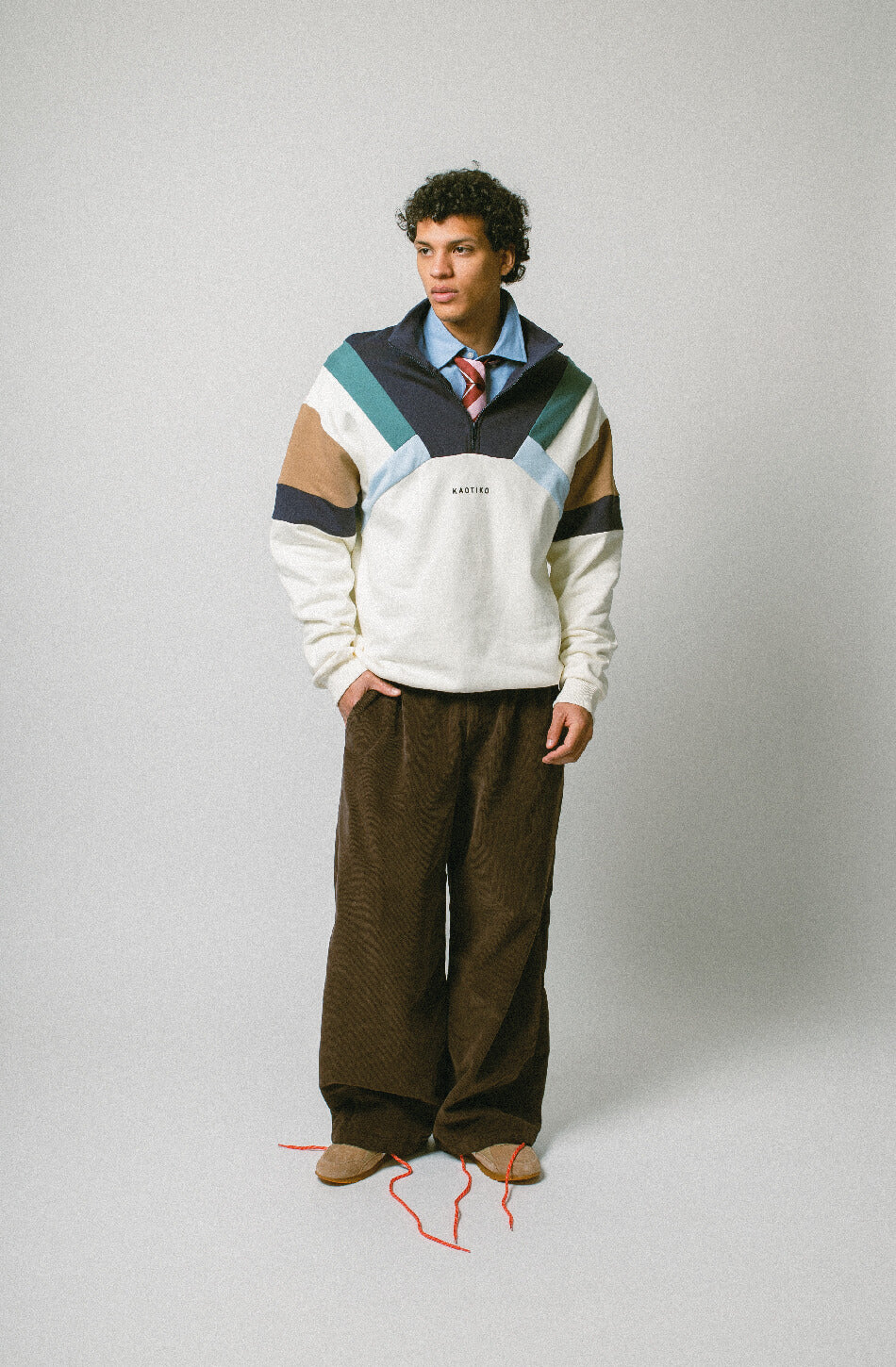 Aleck elfenbein/marineblaues Sweatshirt