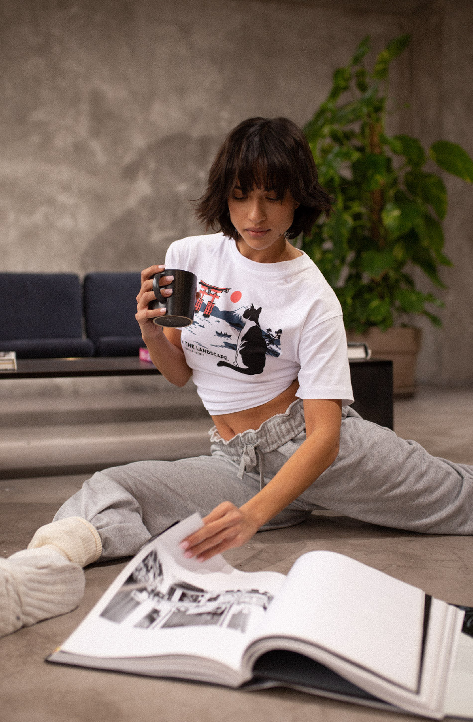 Weißes T-Shirt im Landschaftsstil