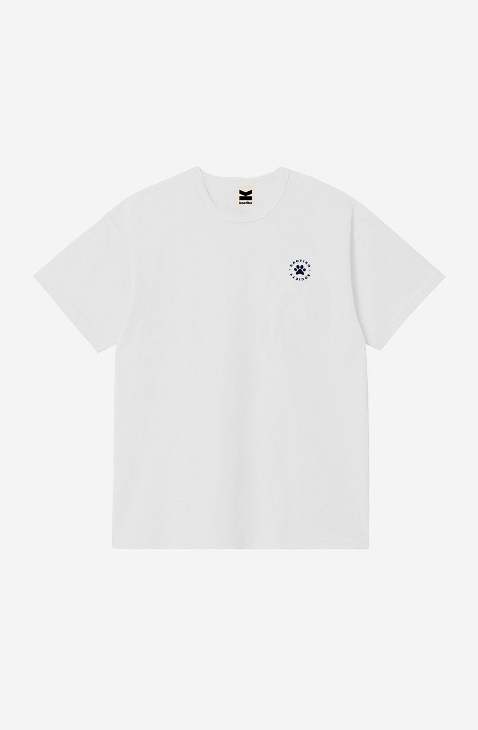 Camiseta Vacay Mode Organic White unisex con ilustración trasera de perro descansando en vacaciones