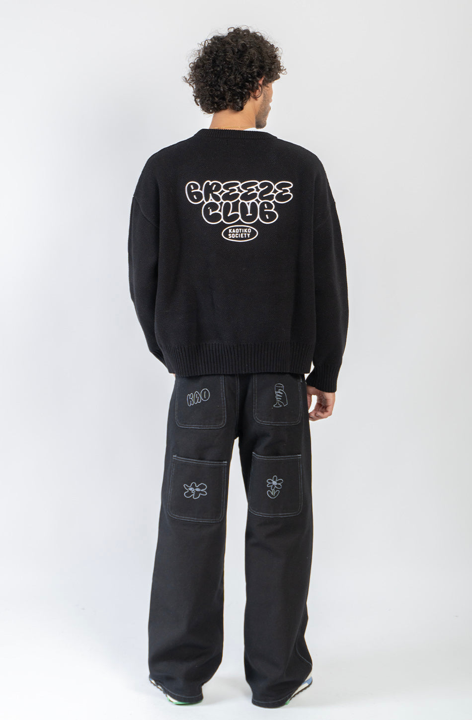 Jersey unisex de punto negro con gráfico azul Breeze Club en la parte delantera.