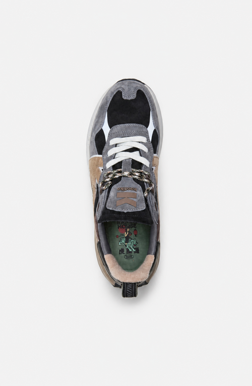 Zapatillas Vancouver Multi Suede Black en ante y materiales combinados, con detalles en negro, gris, beige y verde y logo Kaotiko lateral.