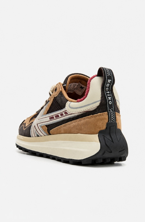 Zapatillas Kaotiko Detroit Tech Brown en tonos marrones con paneles de malla, detalles beige y burdeos y suela elevada.