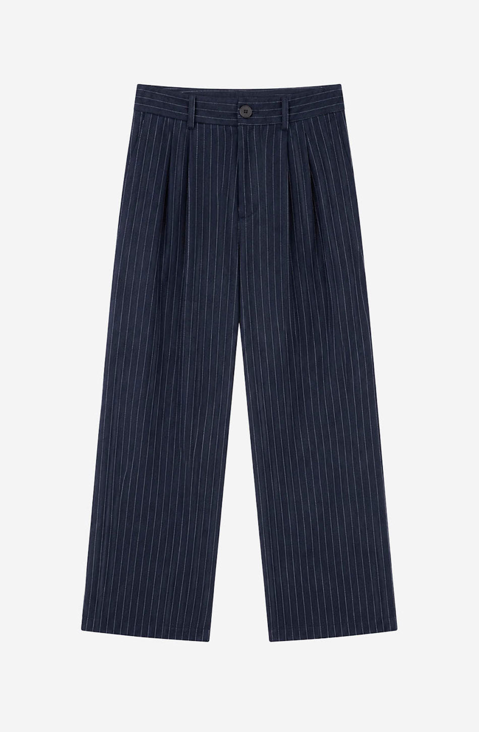 Pantalón Belle Époque navy de raya diplomática blanca con pinzas delanteras, pernera ancha y detalle Kaotiko Society trasero.