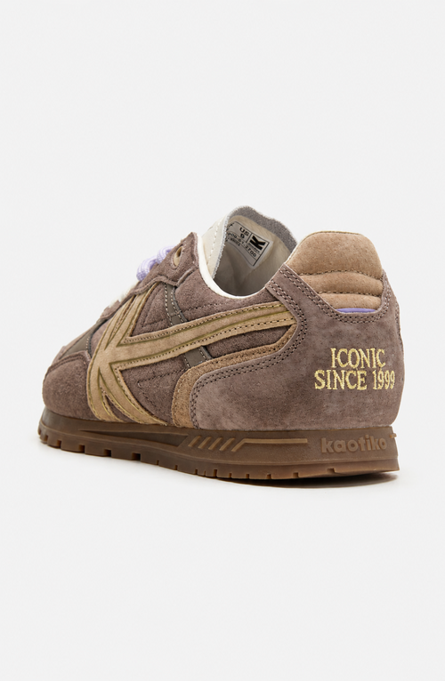 Zapatillas Seattle Brown en tonos marrones con paneles efecto ante, detalles beige, cordones crudos y lavanda y suela de goma marrón
