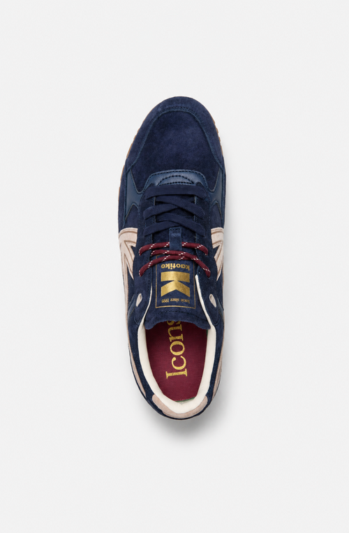 Zapatillas Seattle Dk Navy en azul marino con paneles efecto ante, detalles beige, cordones en contraste y suela de goma marrón.
