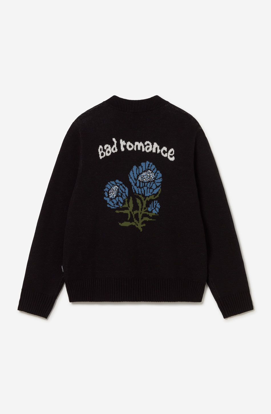 Jersey unisex de punto negro con cremallera, bordado Kaotiko Society en el pecho y gráfico jacquard de flores azules con mensaje Bad Romance en la espalda.