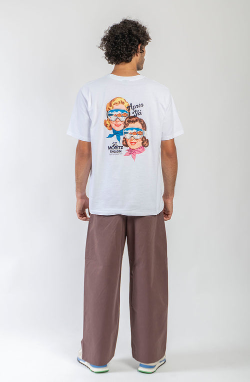 Camiseta Regular Fit St. Moritz White unisex con gráfico rétro inspirado en el estilo après-ski de Kaotiko BCN