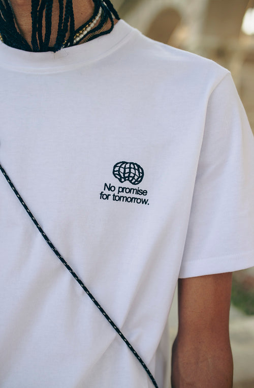 Camiseta Regular This Is No Time Organic White