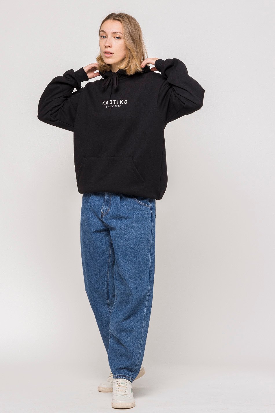 Sweatshirt schwarz mit Kapuze