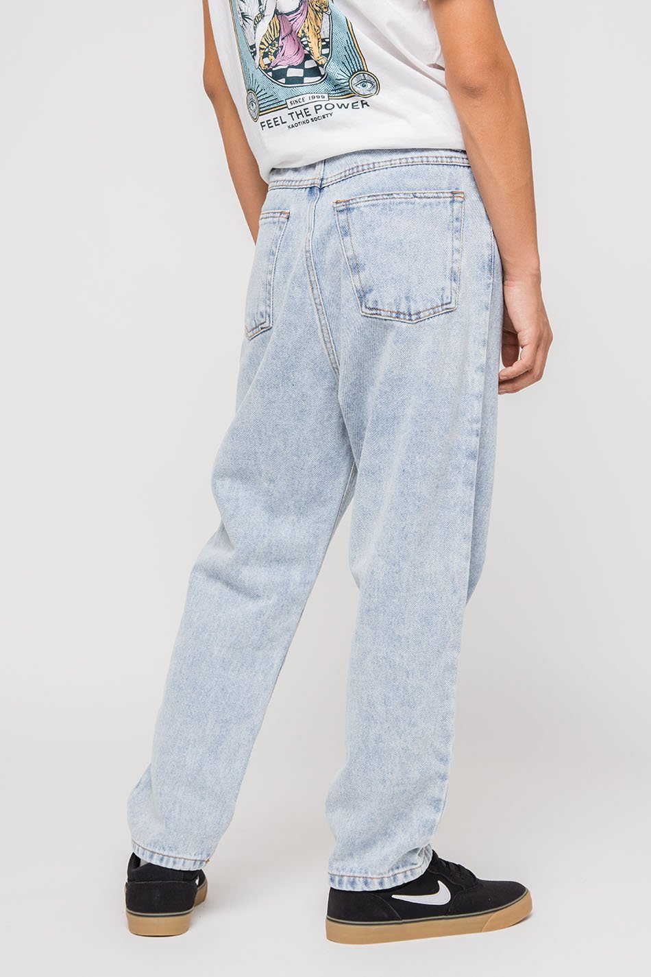 Pantalon classique en denim acide court