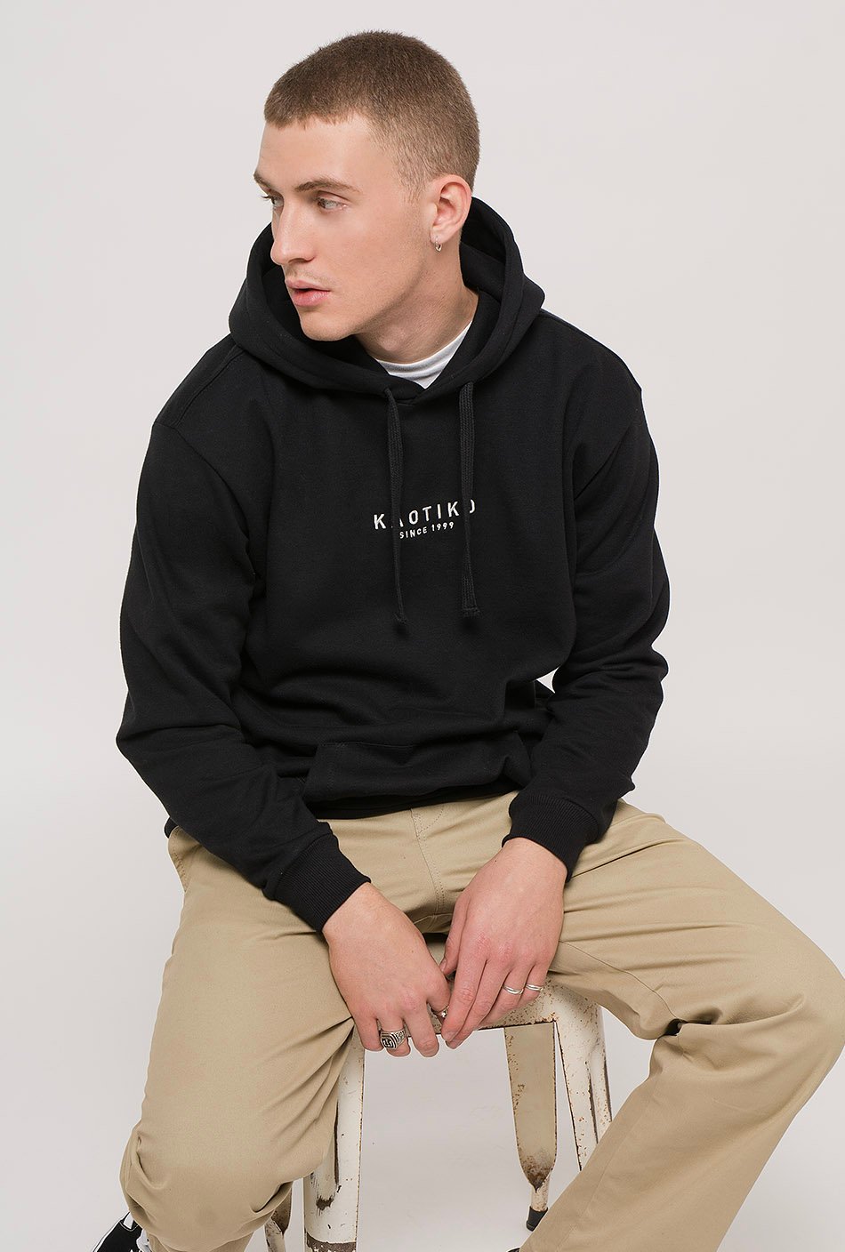 Sweatshirt schwarz mit Kapuze